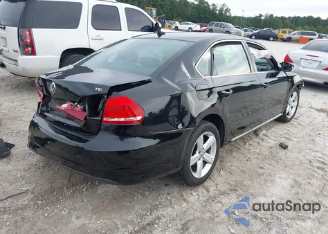 2015 Volkswagen Passat S z USA, uszkodzony, nr VIN 1VWAT7A32FC115619